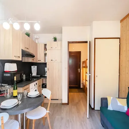 Studio For 3 People شقة *